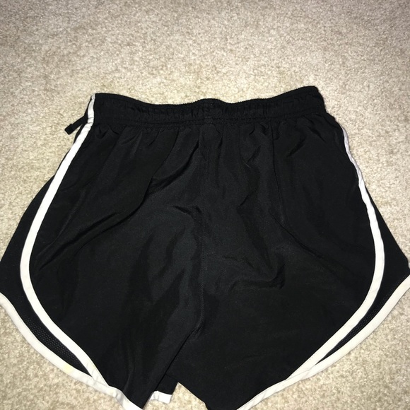 🖤BLACK NIKE SHORTS - Picture 3 of 4